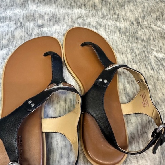 Women's Michael Kors Plate Flat Thong Sandals Size 7 (all three pairs) - Picture 2 of 15